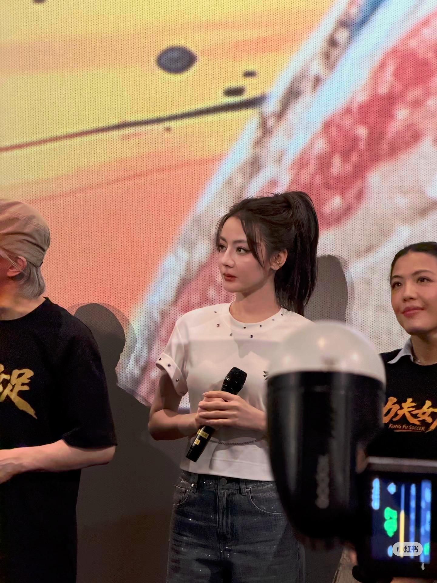 生图王者迪丽热巴手臂上的肌肉线条还是挺明显的又帅又漂亮的钰珑 