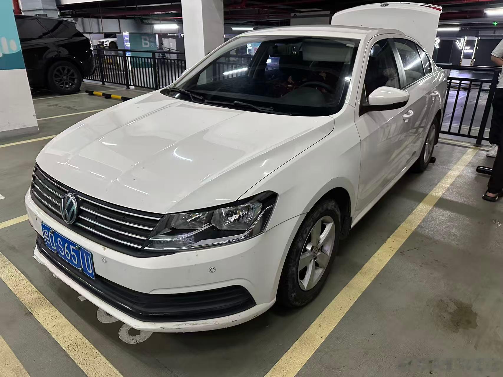 还有12台准备到店，完了直逼50台库存了！ 另外还有台18的ct200没图片 