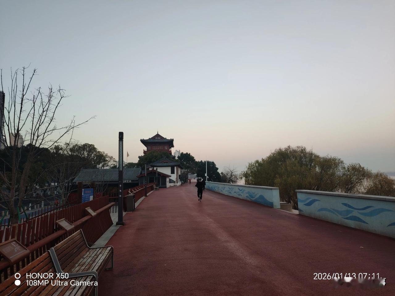 如何看待32岁程序员周末猝死事件现在工作压力生活压力太大了