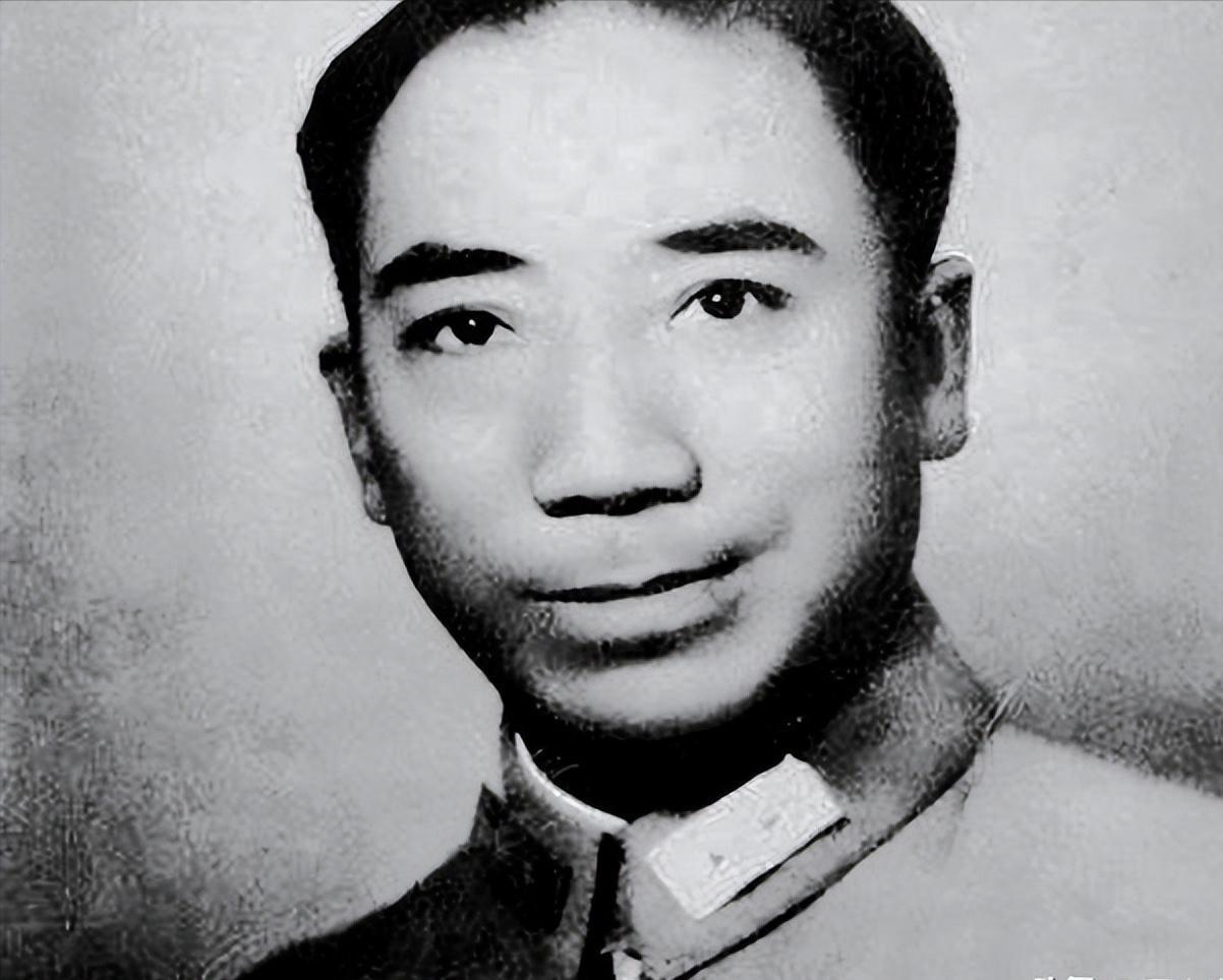 1944年，军统警卫连有一个士兵母亲生病，于是就想请假回家探望。可他给警卫连连长