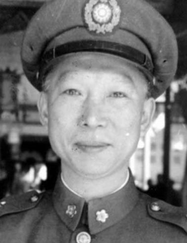1993 年，97 岁的薛岳被推上法庭受审，法官发问后，他沉默了很长时间，随后说