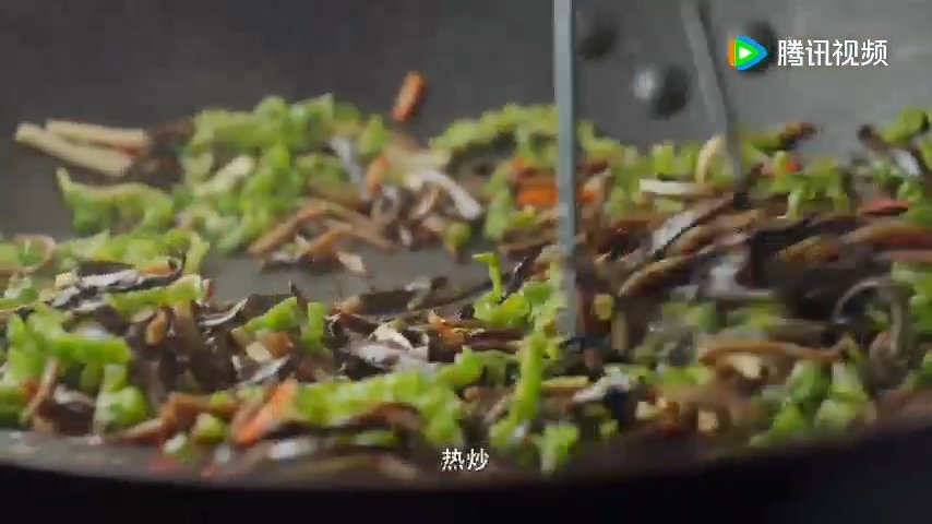 野生菌菇被云南人吃明白了挖到小众宝藏野生菌黑虎掌！辨识度拉满，仅生长在雨后苍山三