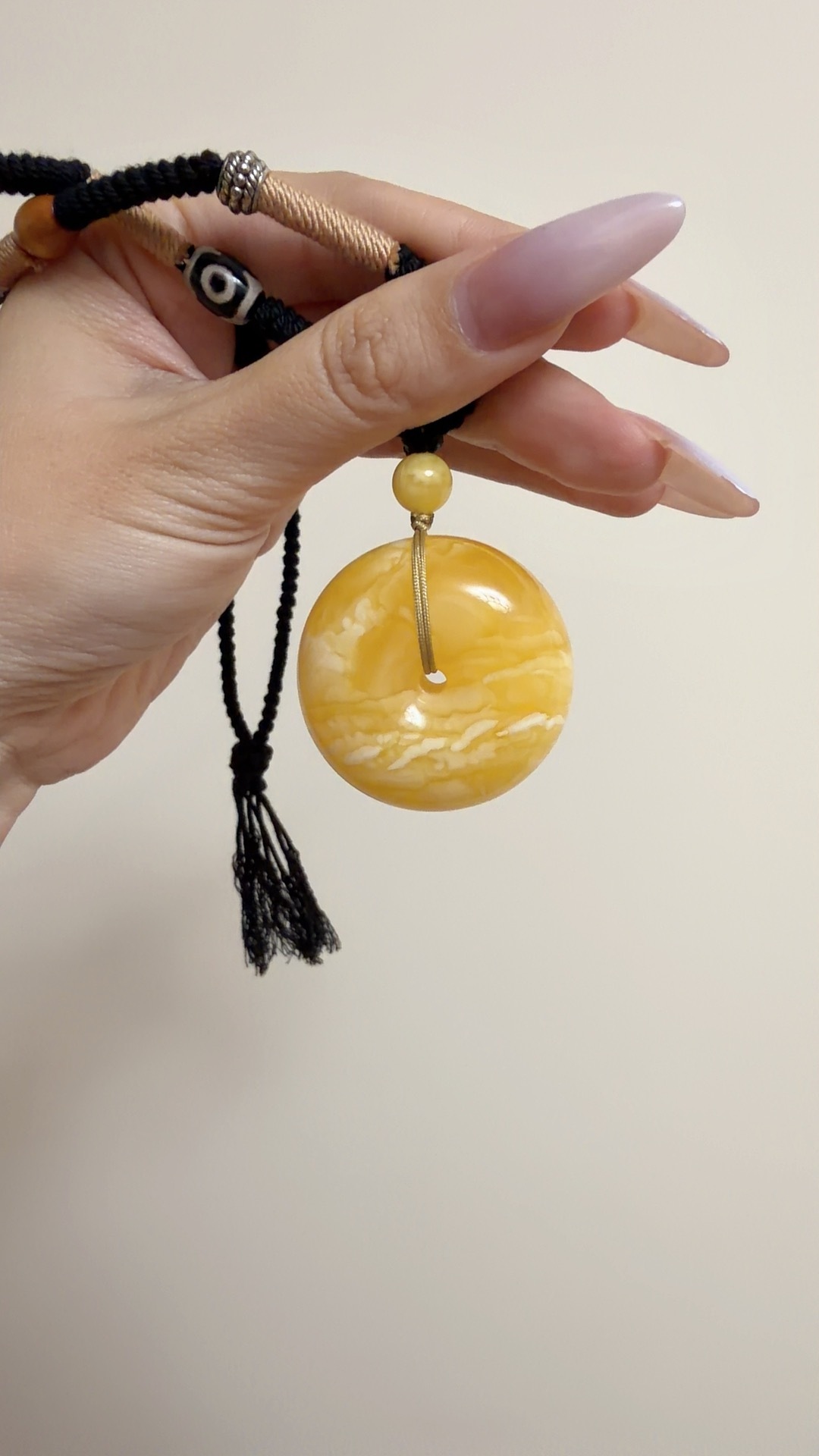 新买的大蜜蜡子到啦！越看越好看你们觉得呢～？ 