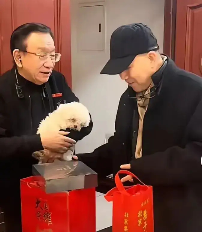 杨议的鱼和貂算是白送了。侯耀华明确表示师胜杰是侯宝林的关门弟子，关门弟子就是后面
