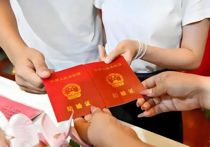 民政部数据显示，今年上半年全国结婚登记量仅为327.5万对，同比下降7.46%，