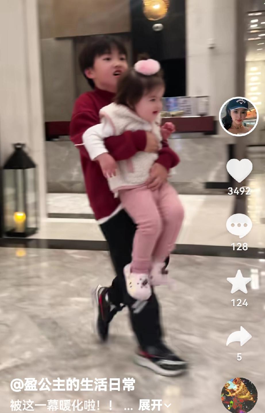 盈公主的好孩子，这一刻，哥哥宠妹妹，妹妹喜欢撒娇，幸福具象化了。