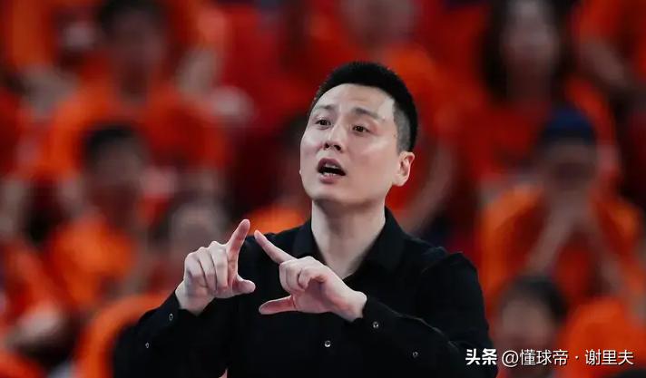无辽不成军，落地上海！从主帅到王牌，全是辽宁出品，撑起上海滩半边天，篮球记者感言