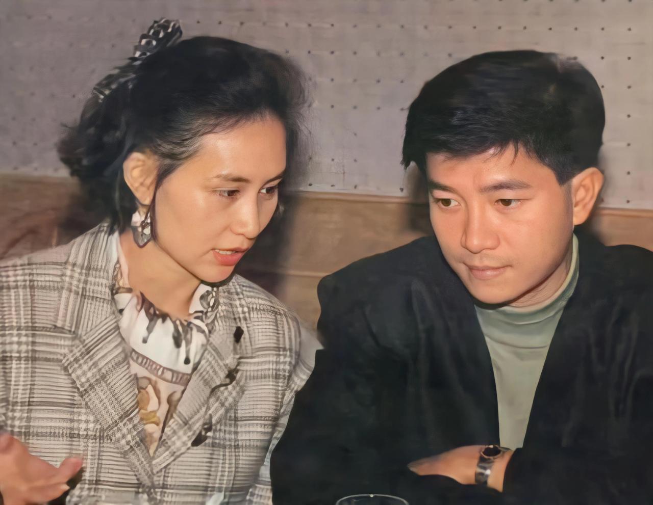歌曲《偏偏喜欢你》，是不是陈百强当年送给何超琼的情歌？


看过很多这二人的合照