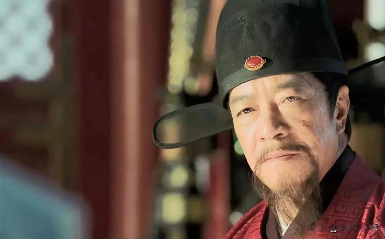 1590年大年初一，内阁首辅申时行刚给万历拜完年，前脚还未踏出宫门，就被一个太监