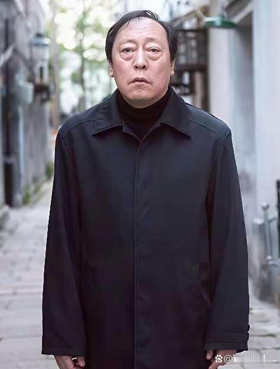 倪大红年轻时也是很时髦啊！没想到是这群里最有名堂的 ​​​