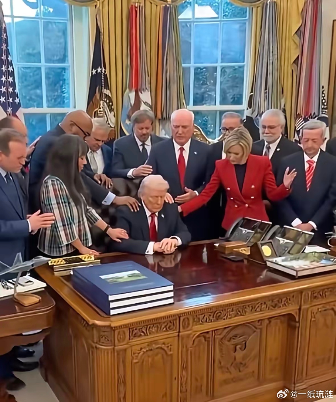 美以、伊这仗打得是越来越抽象了。中东战火纷飞，画风却逐渐失控。伊朗在地上画无人机