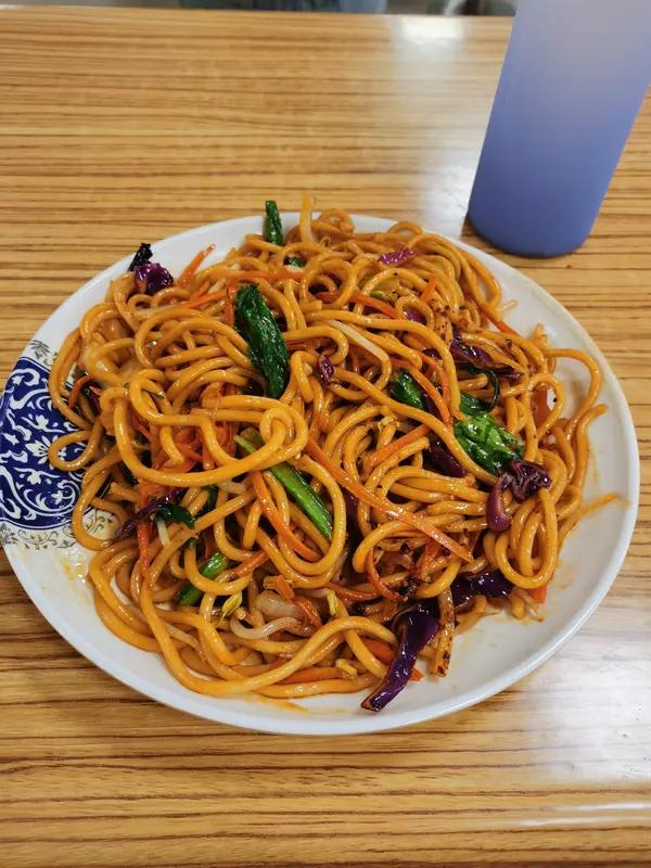 “南人饭米，北人饭面”真是刻板印象。之前去南通，一周里到处是面，早上清汤面、炒拉