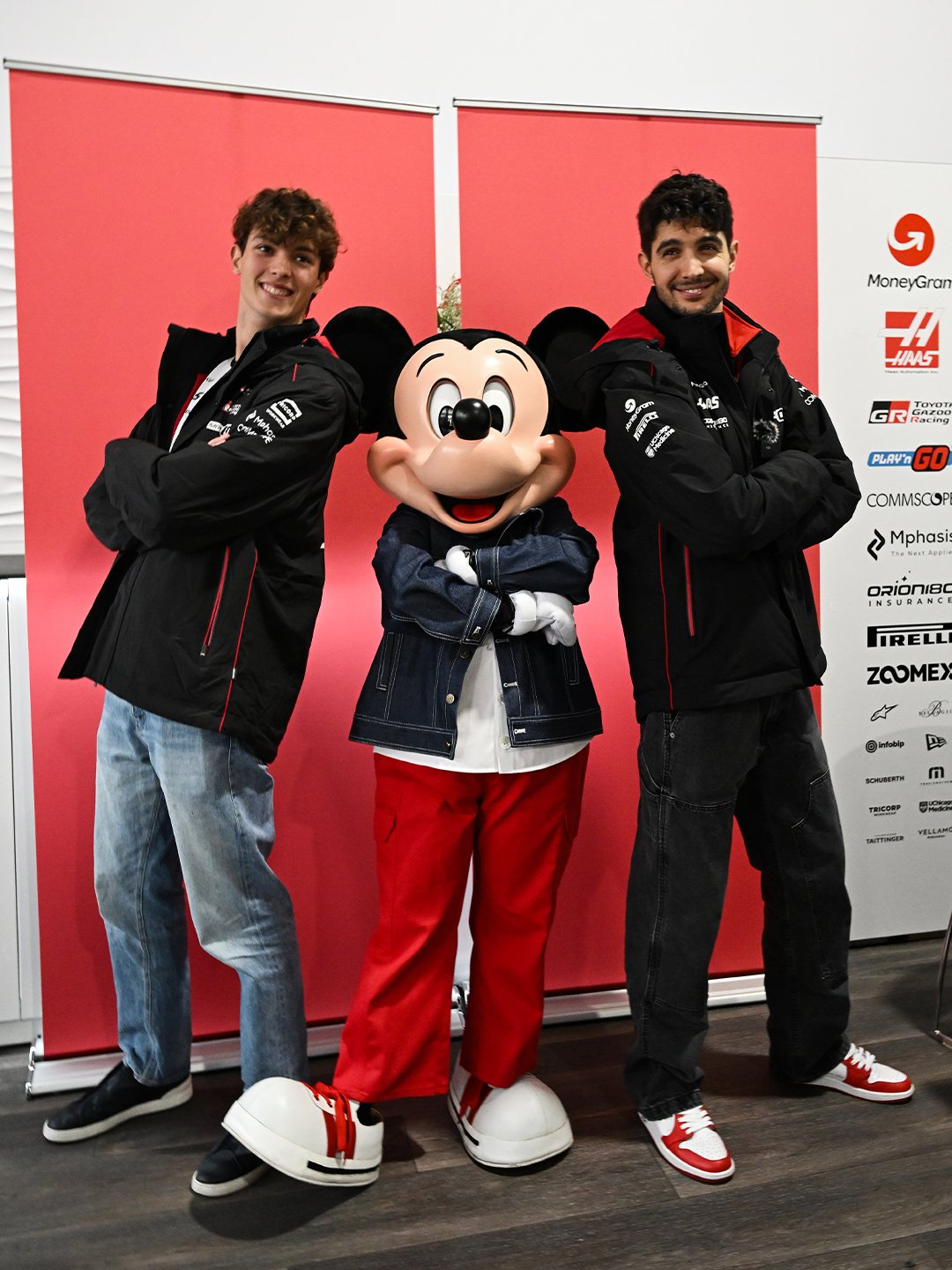 米老鼠现身F1拉斯维加斯大奖赛围场！本周末F1将在拉斯维加斯正式启动与迪士尼的合