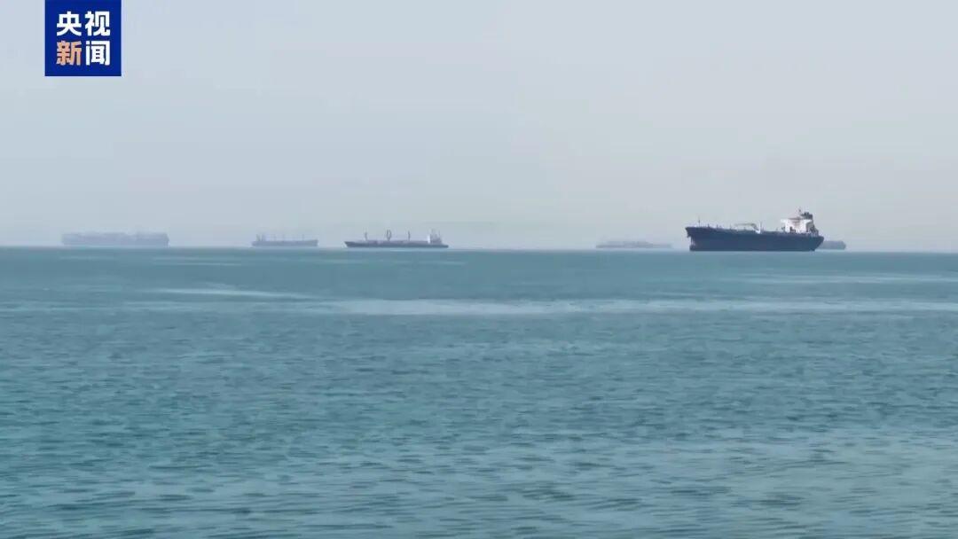 油轮沉没敲响警钟！
美伊争夺海峡规则，海湾小国平衡外交彻底走不通。
 
伊朗伊斯