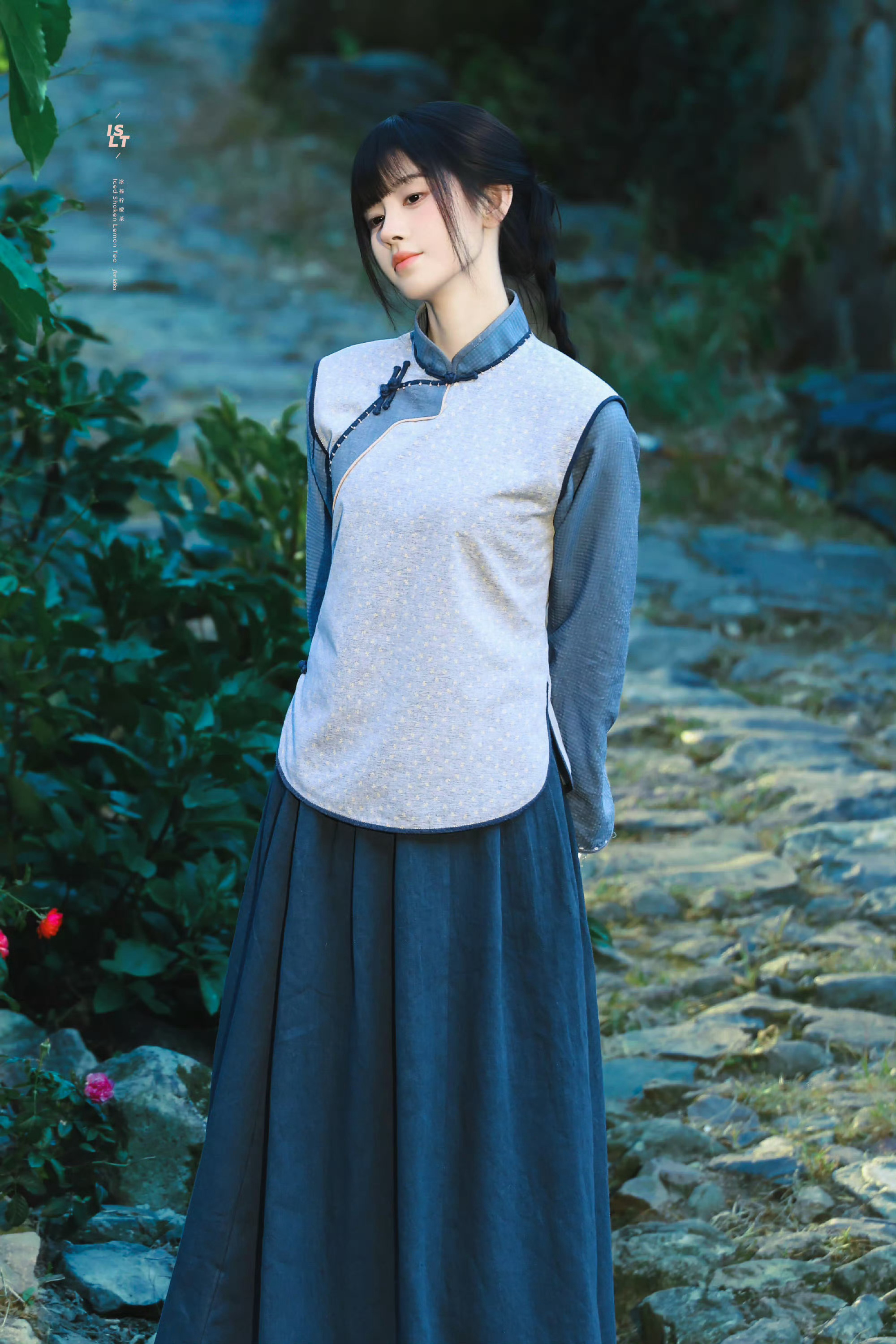 jjy鞠婧祎千香 jjy鞠婧祎姜黎非 “玫瑰之所以是玫瑰，是风与光的眷顾，更是视