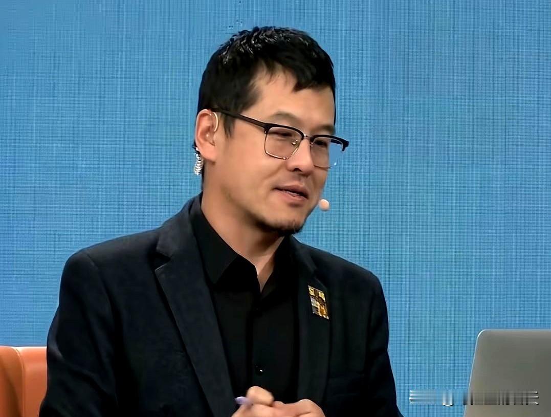 当听到“女篮这届可能小组都出不去”那一刻，嗓子一紧。
杨毅直言，等女篮世界杯和亚