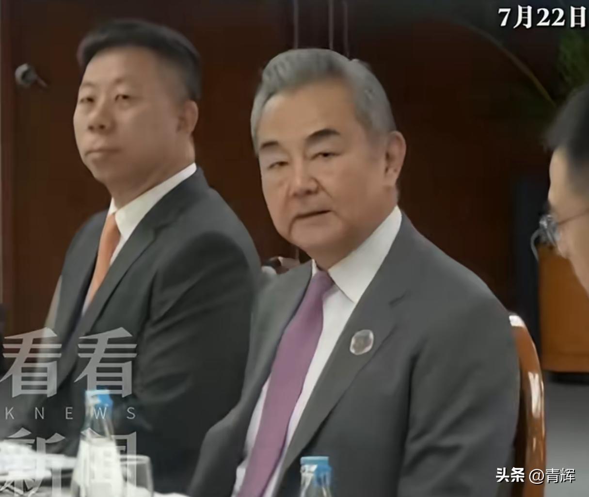 你们国内有些人有问题！当着菲律宾外长的面，王毅一点也不惯着
7月22号当天，中国