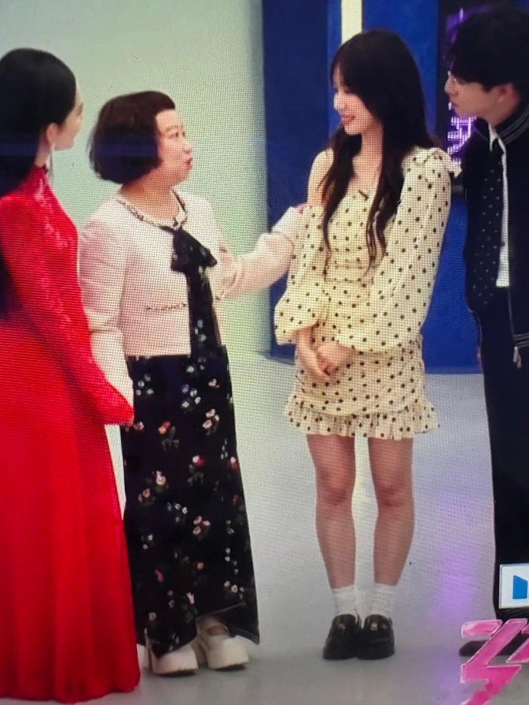 徐梦洁和饶雪漫居然认识关系还那么好 