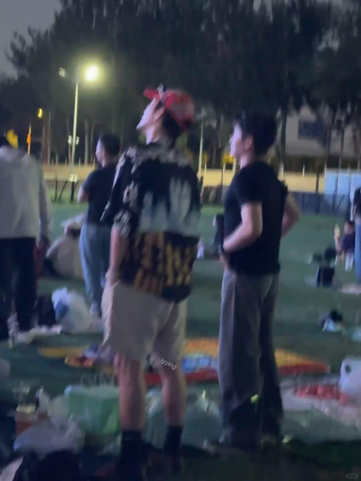 我产一起去看音乐节了[捂嘴哭] ​​​