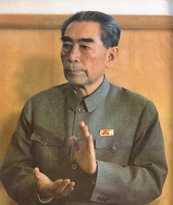 他是一个纯粹的人，更是一个不朽的人。
他是人民总理，一生清廉如水，未尝为己谋半分