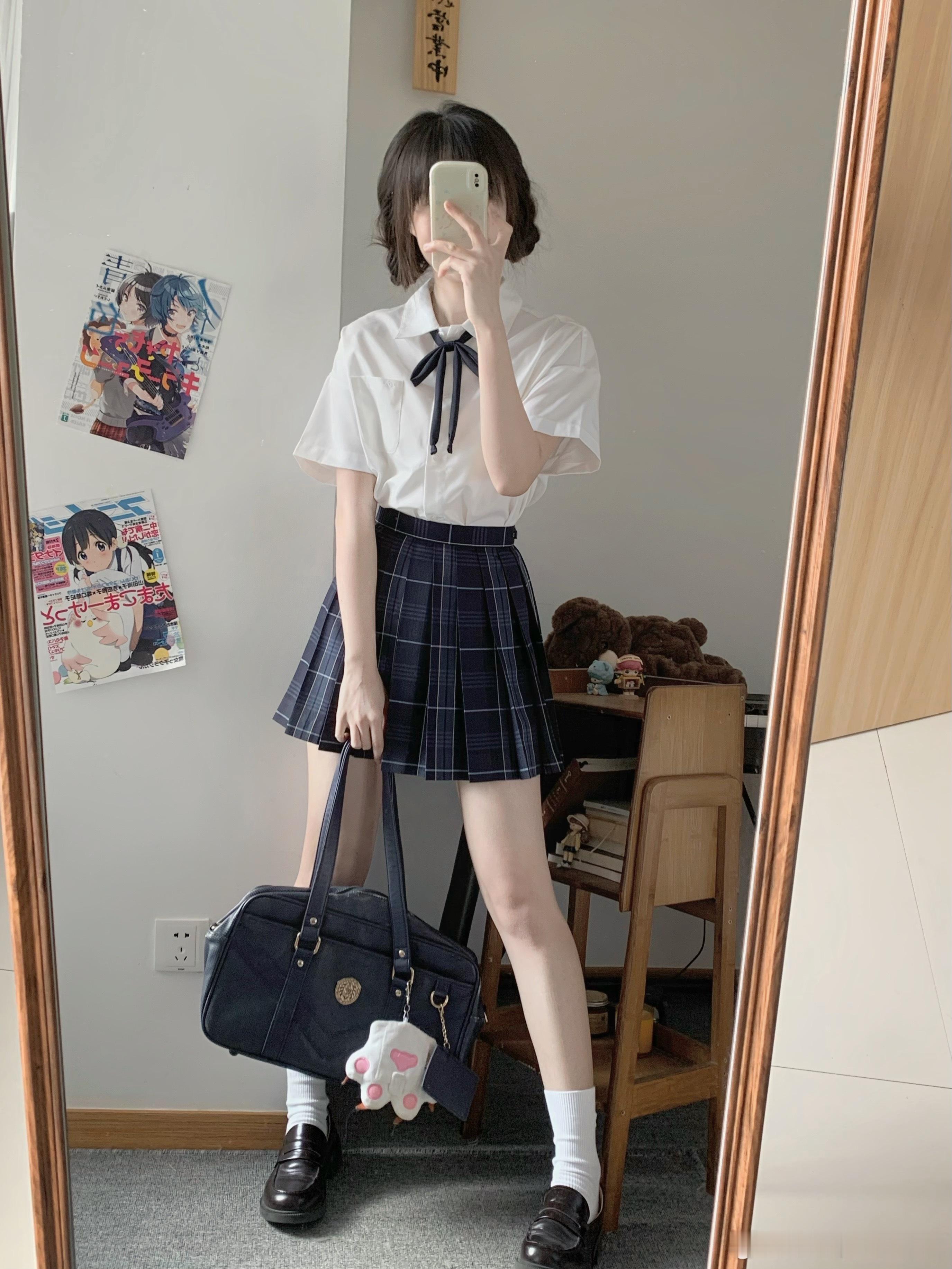 jk[超话] 🛒越简单越好看的上衣：纯白恋人短袖下裙：素色百褶今天穿什么 穿搭