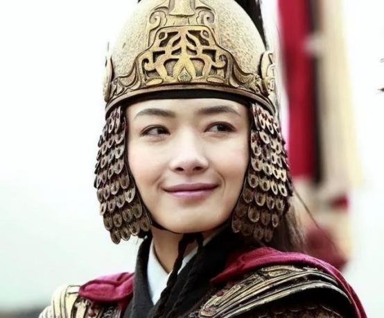 1561年，戚继光在外偷偷纳了小妾，并生了5个儿子，妻子王氏得知后，抄起一把长刀