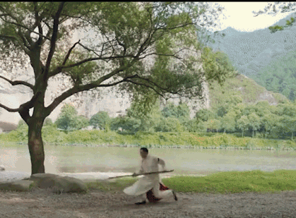 车被掀起来就够离谱了，结果后面居然半空炸了？！ ​ ​​​