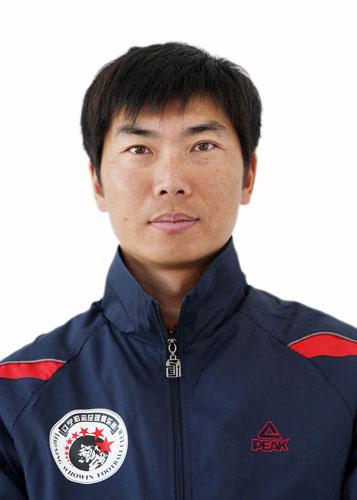 在20岁之前，陈洋的生命里除了足球便还是足球，可在20岁之后，他的生命里多了一个