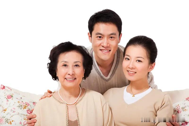 婆婆究竟该不该每月给儿媳发工资，这还真难以定论。就如有的婆婆在儿媳新婚第三天，便