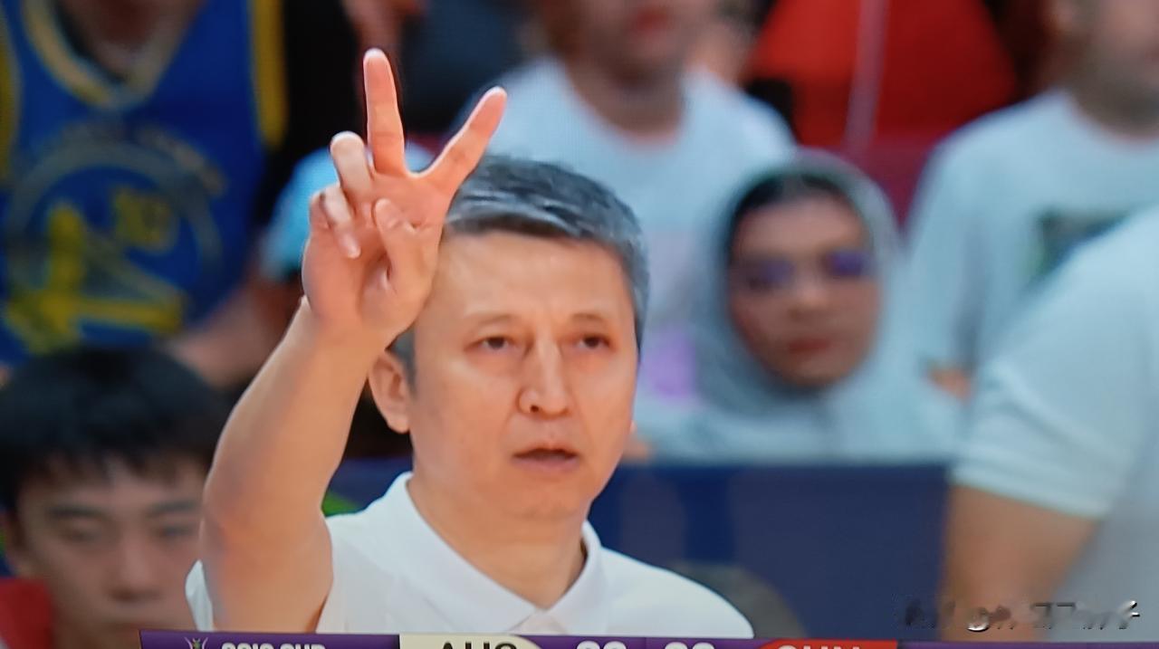 面对孙铭徽和徐杰，面对全国球迷的呼声，中国男篮主教练郭士强陷入两难境地。孙铭徽性