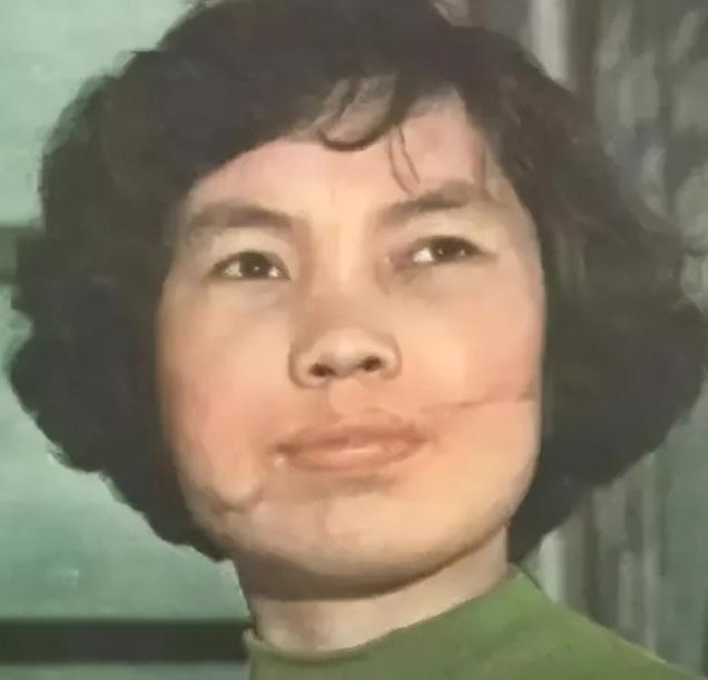 1959 年，一位妙龄少女睡觉时，6 名男子突然闯入，将她残忍折磨，然而女孩的反