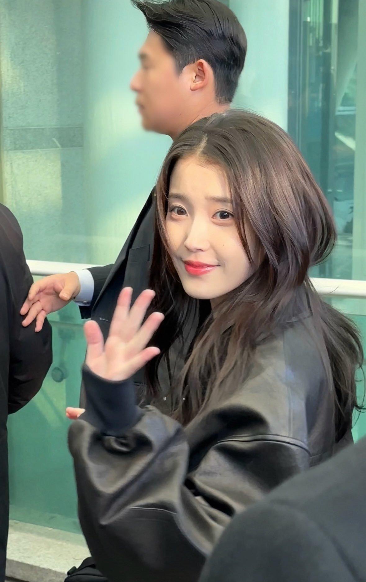 251205 IU仁川机场饭拍生图生图来的cr.guba516 