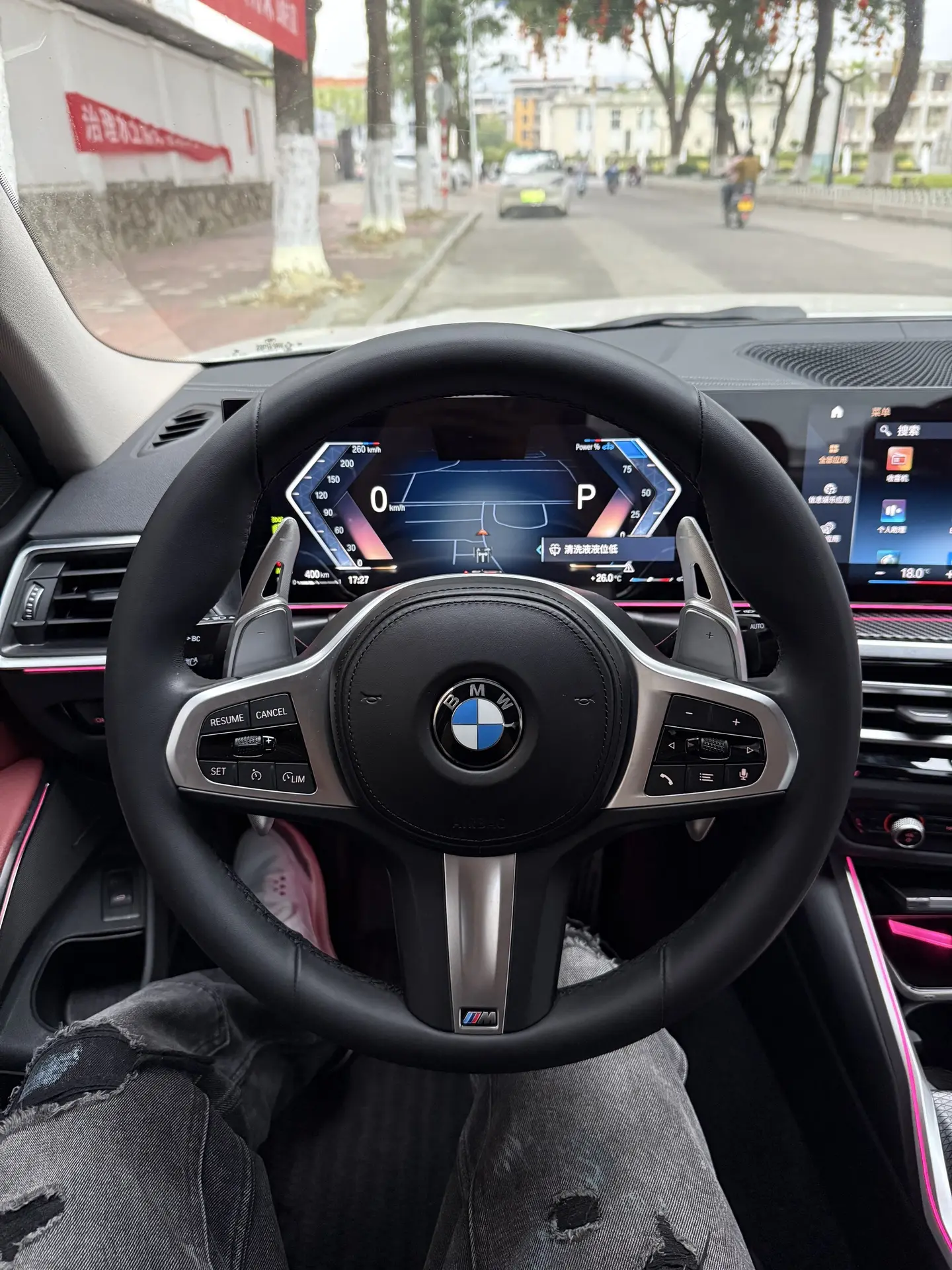 不要再打了 加满这一箱油 我就要封车了 骑电动车了