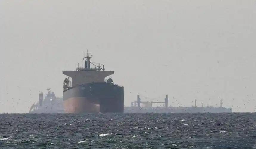 硬刚！美军禁令成废纸！4艘中资油轮照常离港，英国直接拒绝参战



美军航母堵门