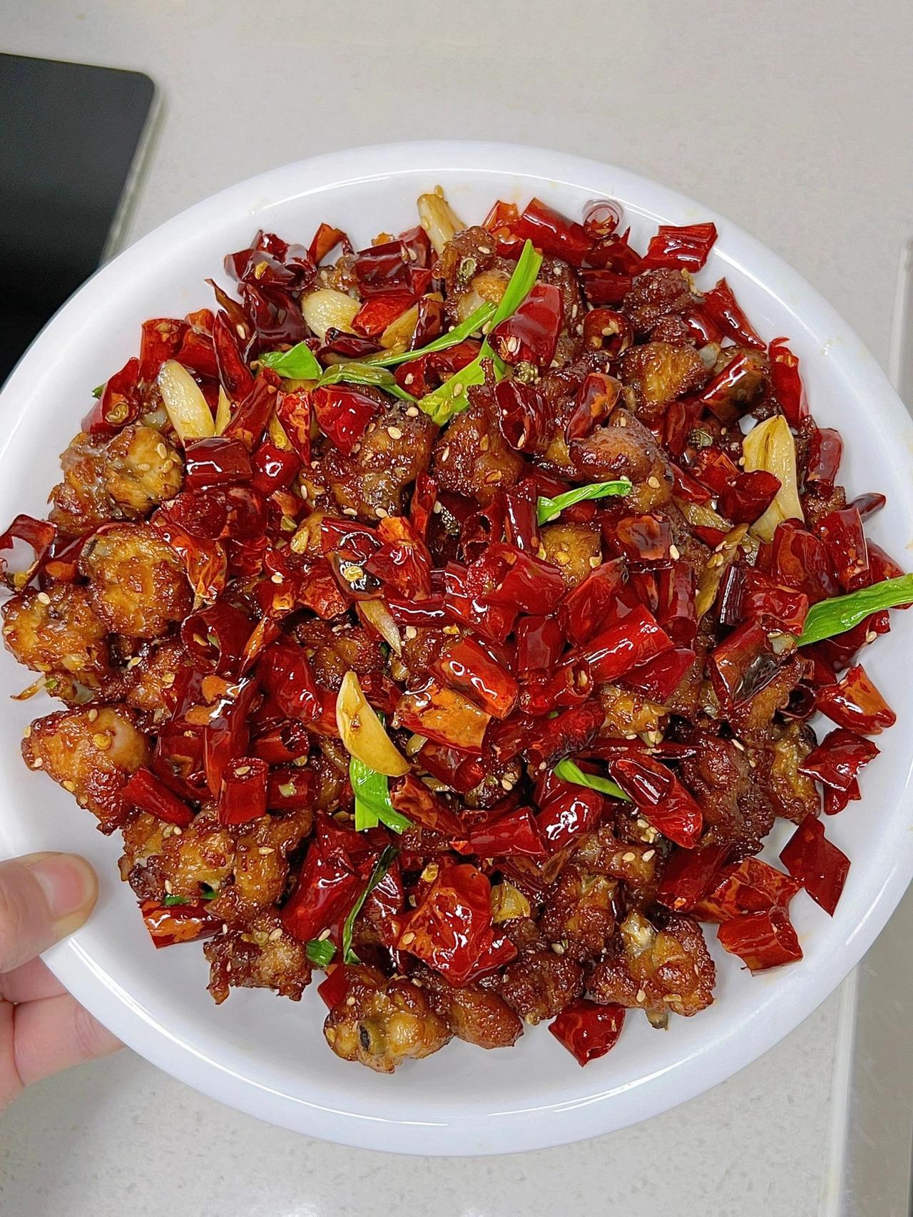 求求你们！一定要复刻这个辣子鸡，好吃好吃
爽辣过瘾的辣子鸡，自己在家做就是实在，