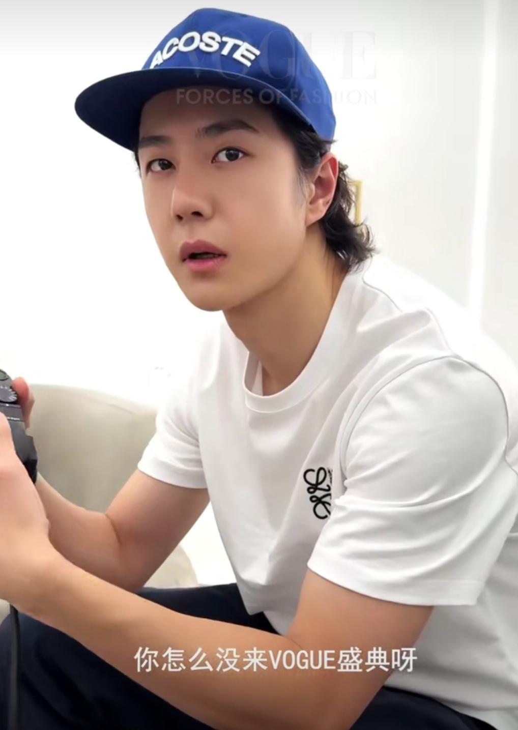 王一博不去vogue20周年红毯，是要进组了吗？
这次是vogue杂志的20周年