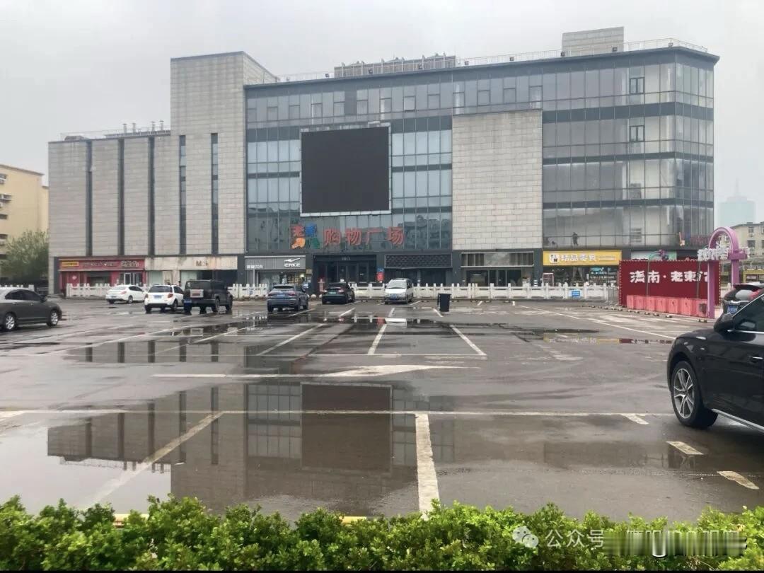 济南老东门万货汇购物广场要拍卖了！

据济南中院发布公告，因山东华艺集团涉法律纠