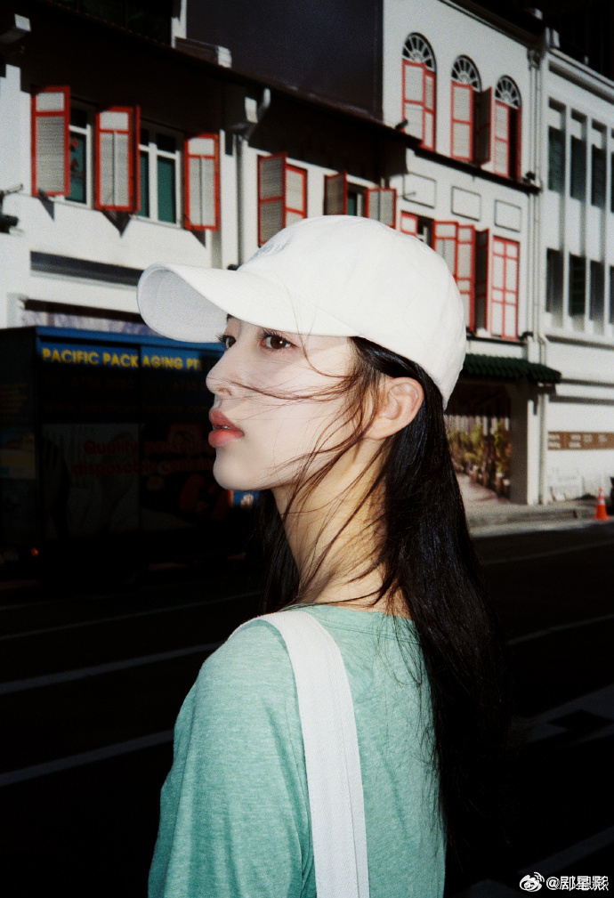 邓恩熙双马尾海滩照邓恩熙双马尾海滩照非常的温柔，又非常的有气质了呀，而且带来了一