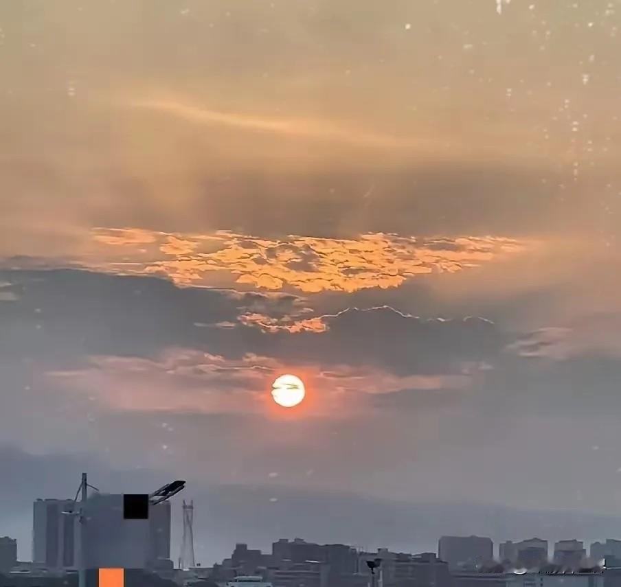 听见童年老歌，才恍然发觉已是多年前的往事