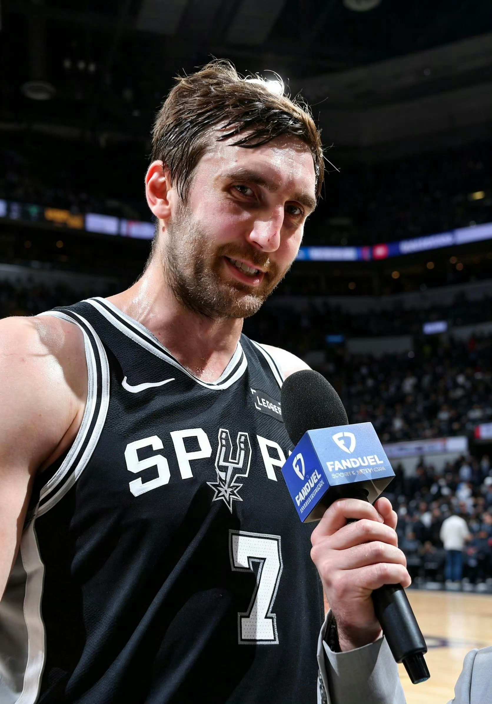 科内特打趣今天顶替受伤的文班担任首发:“看来我本赛季最佳第九人奖项的评选有点悬了