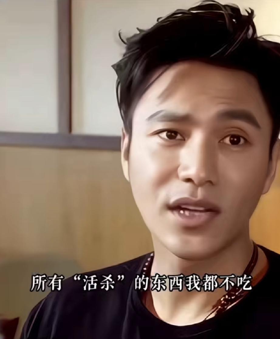 陈坤不吃活杀的东西，很爱吃素

不过因为他是重庆人，所以很喜欢吃内脏，比如肥肠什