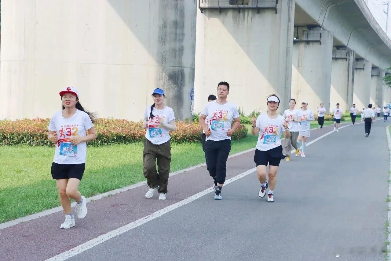 逐光而行，向新而生——圆方三十二载风华，乐跑中见初心书声朗朗2026年第120篇
