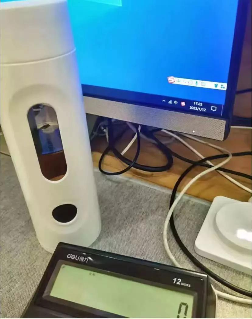 公司有一个同事，一个月工资4500元，最近和我哭诉，说不想上班了，感觉上班实在没