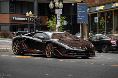 兰博基尼Aventador SVJ ，太霸气了