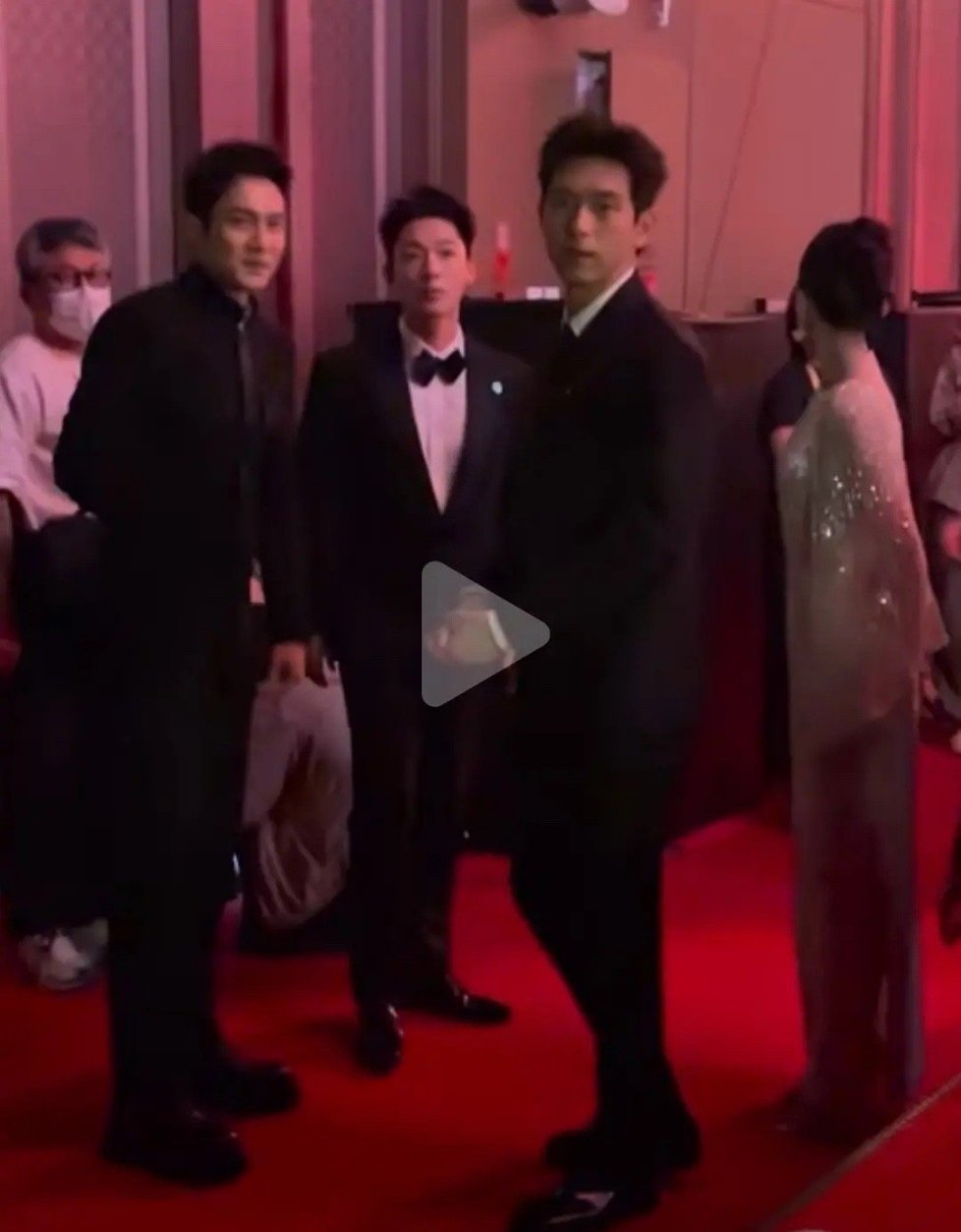 李现张晚意韩东君同框，谁赢得很彻底一眼就能看出来吧？ ​​​