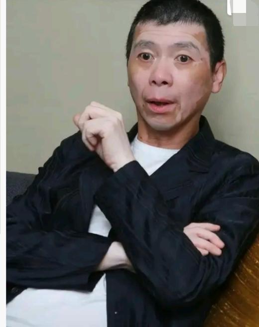冯小刚这辈子最尴尬的一个点就是被人起了个外号叫“冯裤子”。
说起他这个外号，那就
