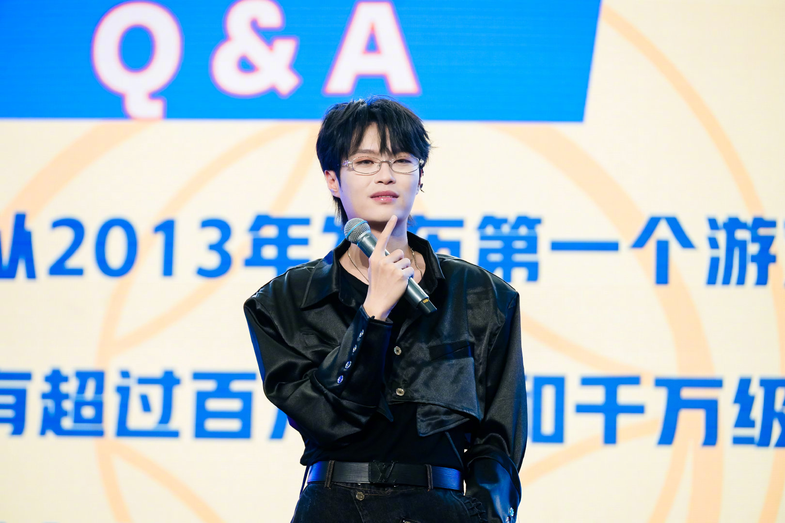 KB现场玩抽象怎么这么帅还这么抽象！超人气主播今日带着他的脑洞来到WAW微博游戏