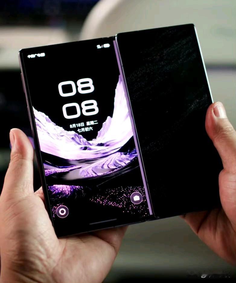 华为全新三折叠机型终于露出真容，余承东已经对外亮出Mate XT 2非凡大师真机