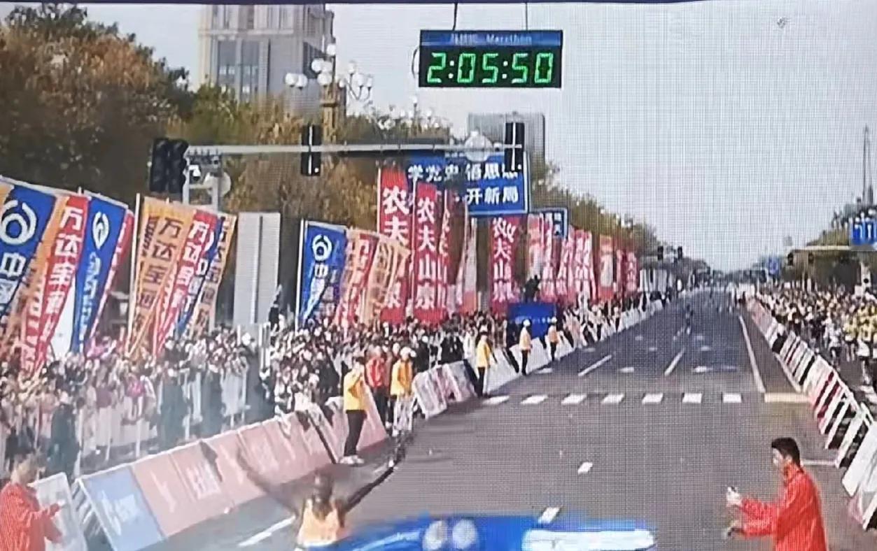 东营马拉松的冠亚军毫无疑问：还是黑老外！


东营马拉松冠亚军已经跑完了全程，毫