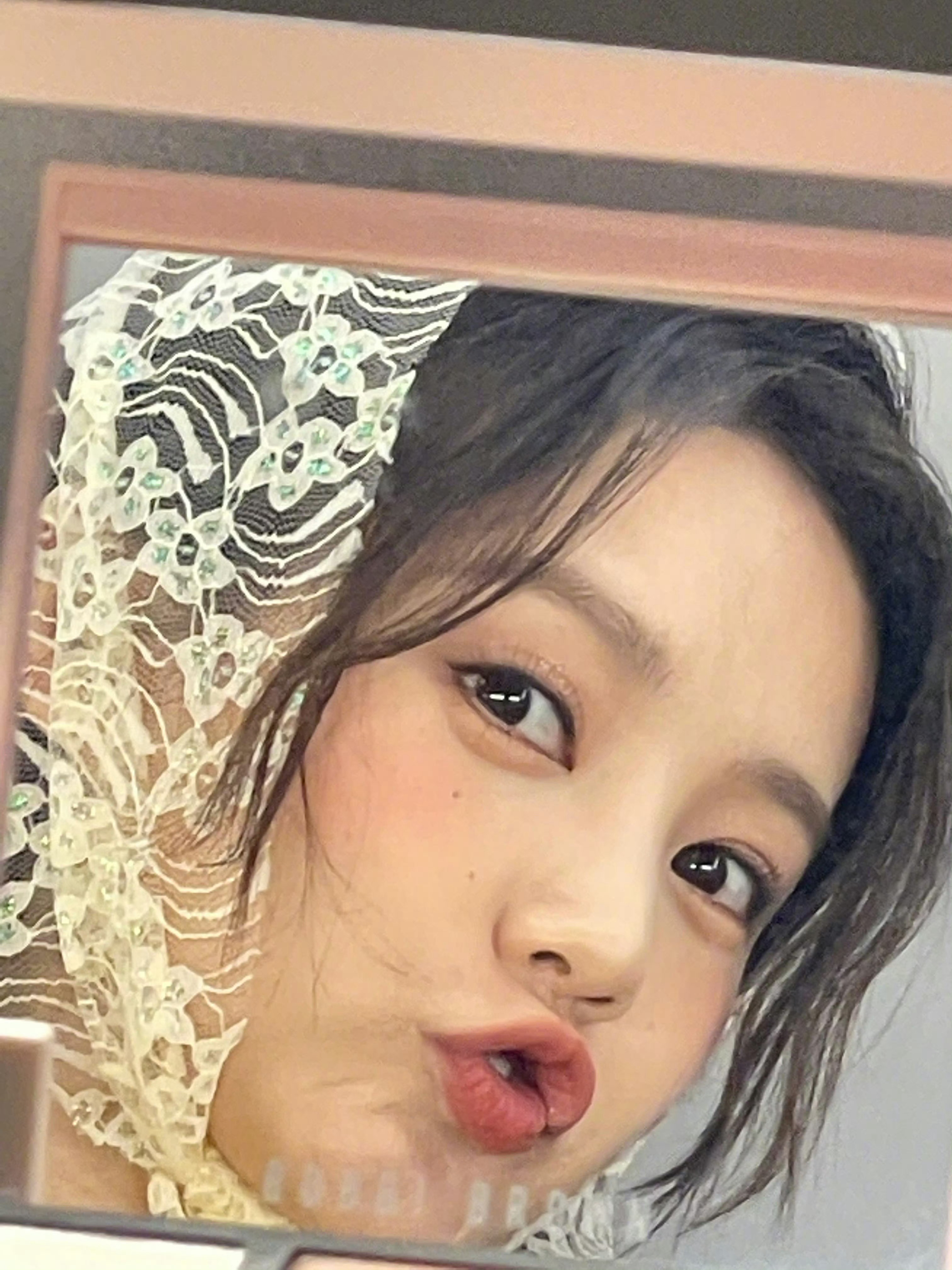 李一桐很喜欢怼脸的 